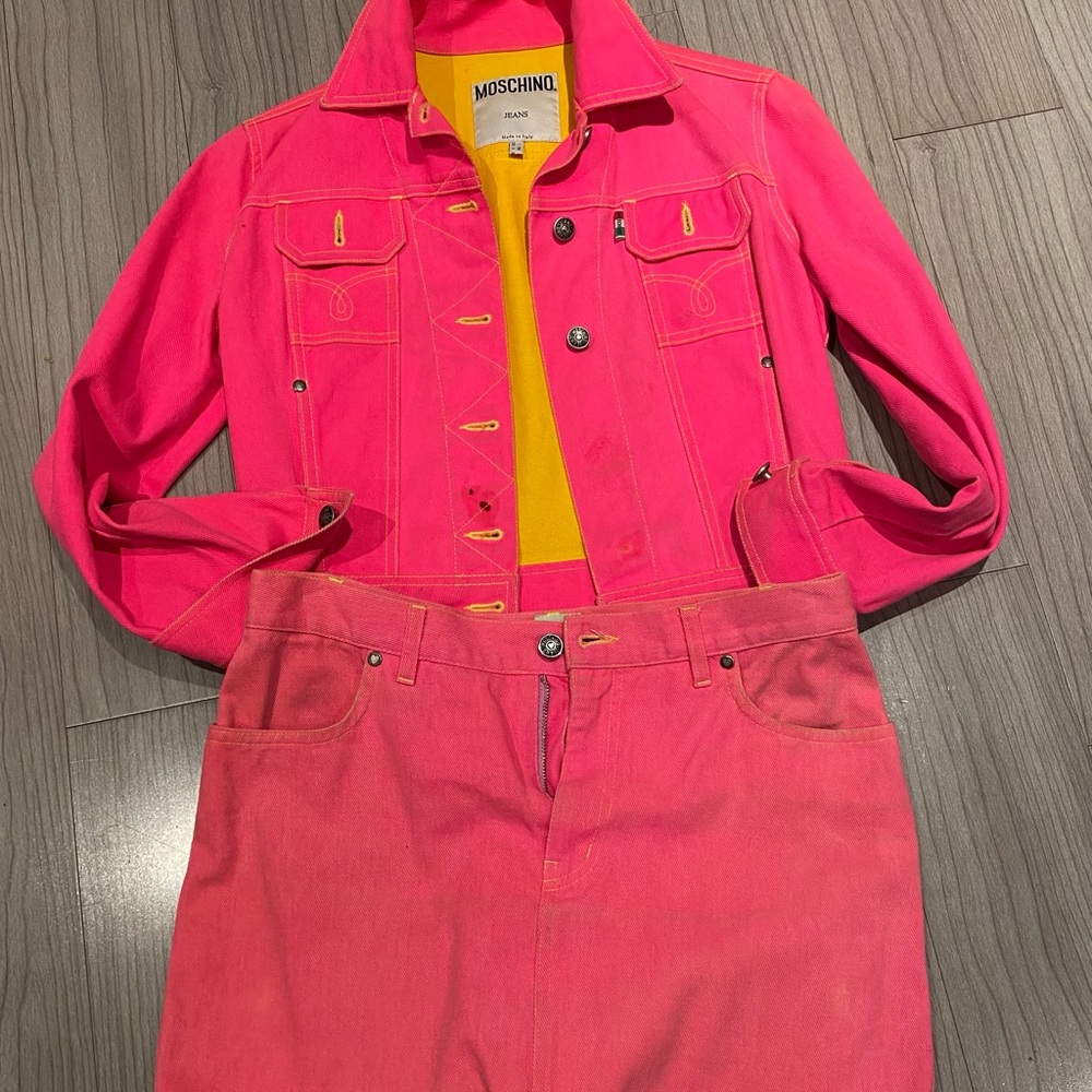 Y2K MOSCHInO Neon pink denim jacket and mini skirt